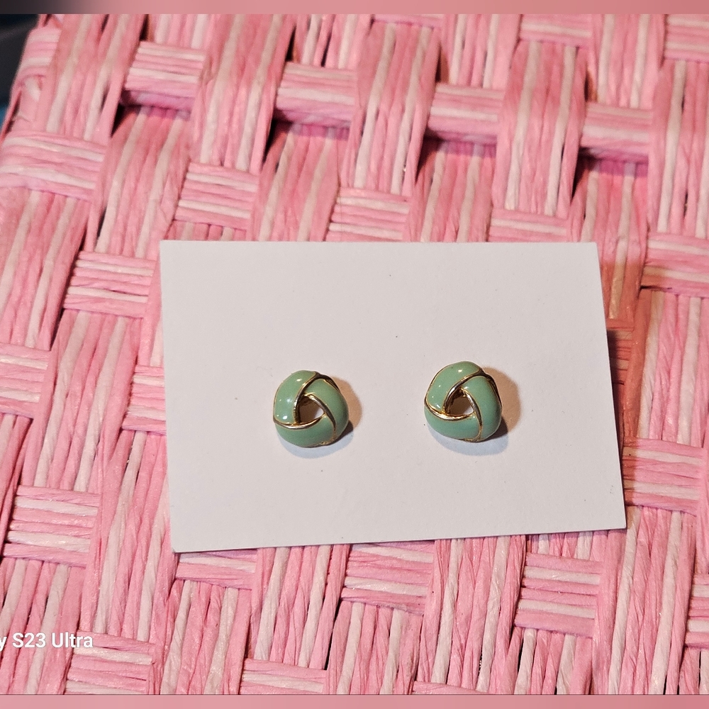 Vintage Stud Earrings- EUC
